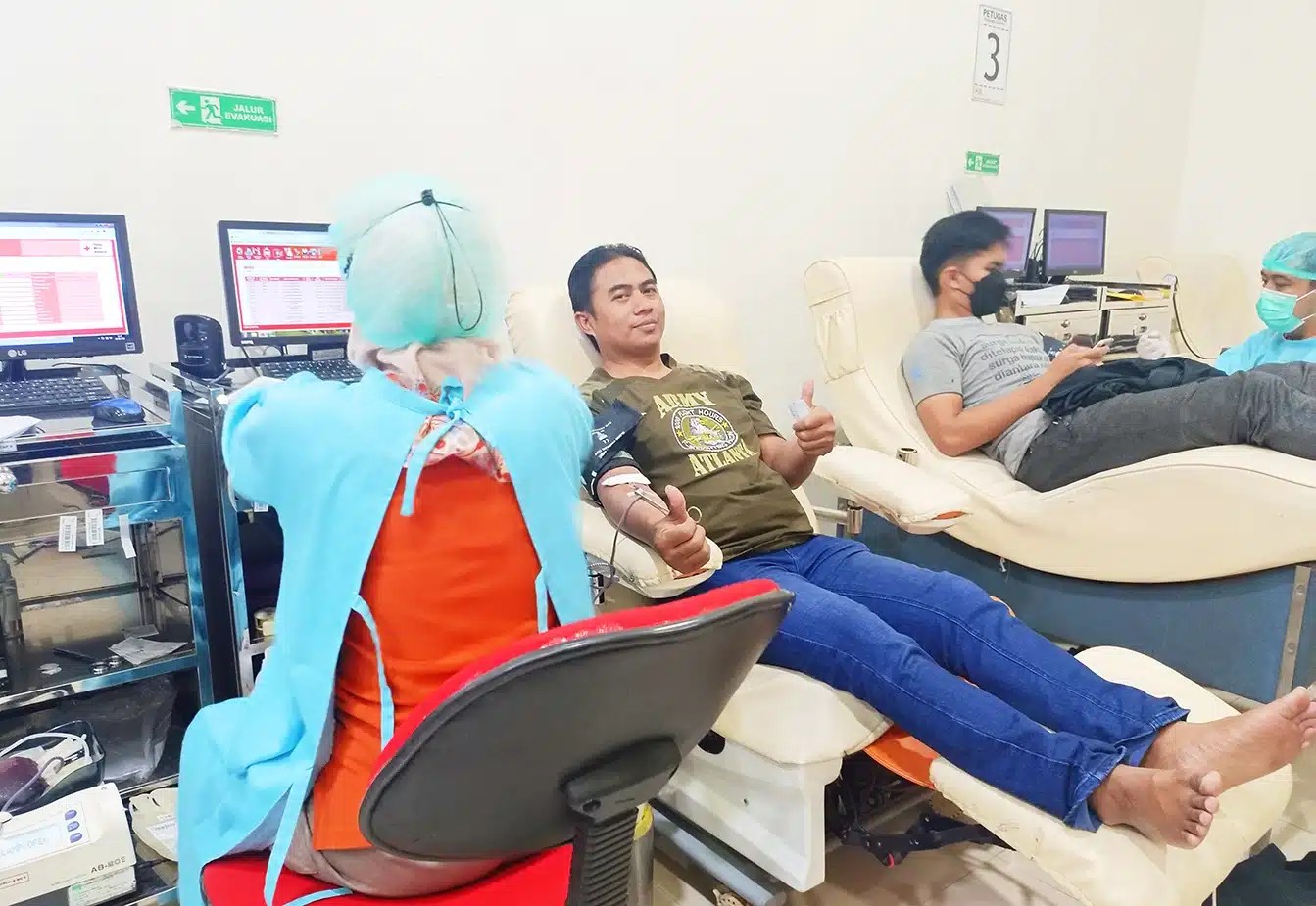 Relawan-PMI-PMR-KSR-belitung-donor-darah-warga-bantuan-bencana-Indonesian-red-cross-bulan-sabit-Palang-Merah